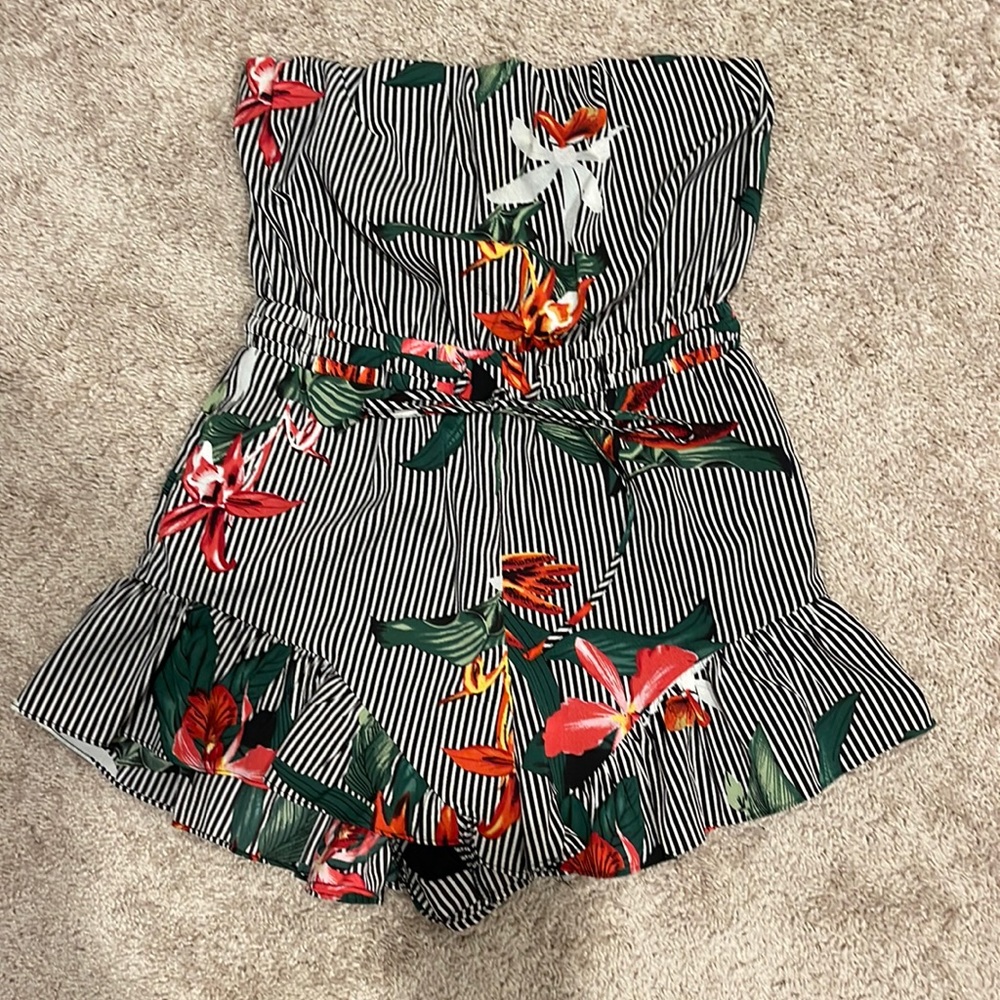 Davi & Dani strapless romper, Size M